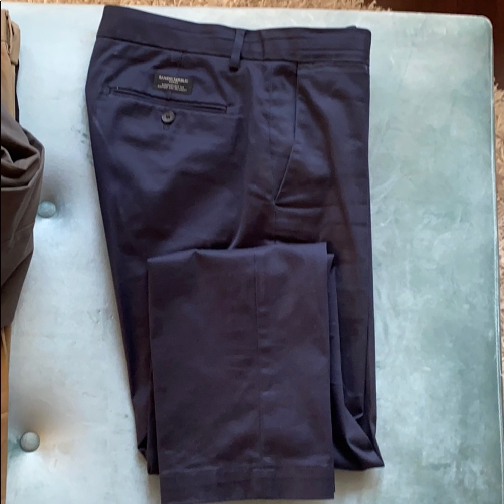 Men’s navy blue banana republic chinos.